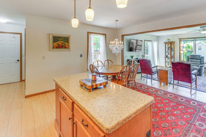 Wfh-friendly Columbiana Vacation Rental w / Deck!