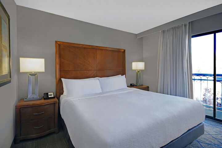 Embassy Suites by Hilton Detroit Livonia Novi