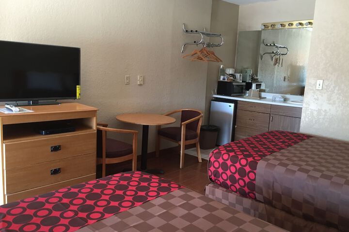 Room 34 of 100