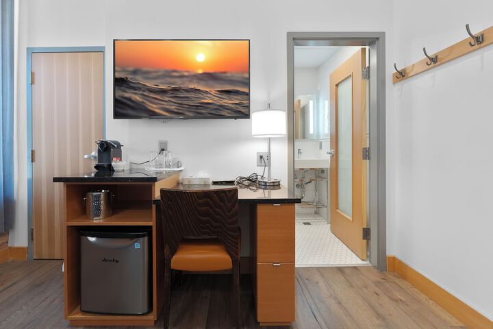 Room 18 of 37
