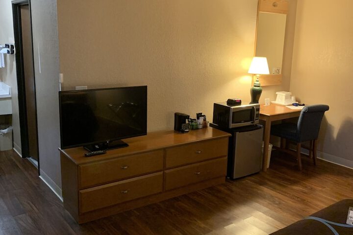 Super 8 by Wyndham Kingston
