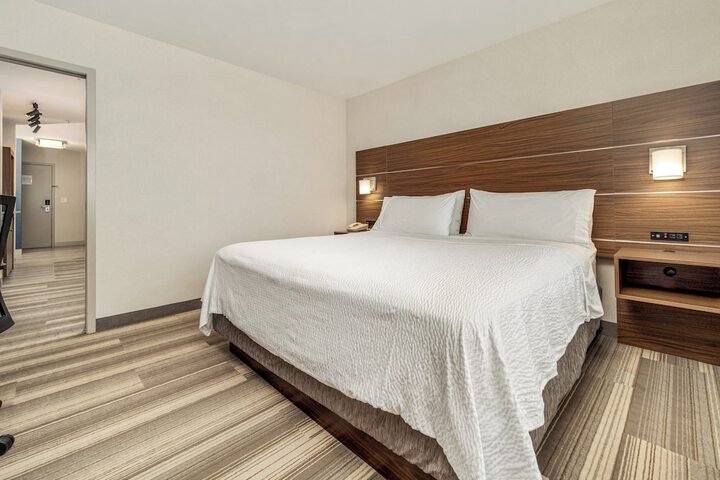 Room 46 of 348