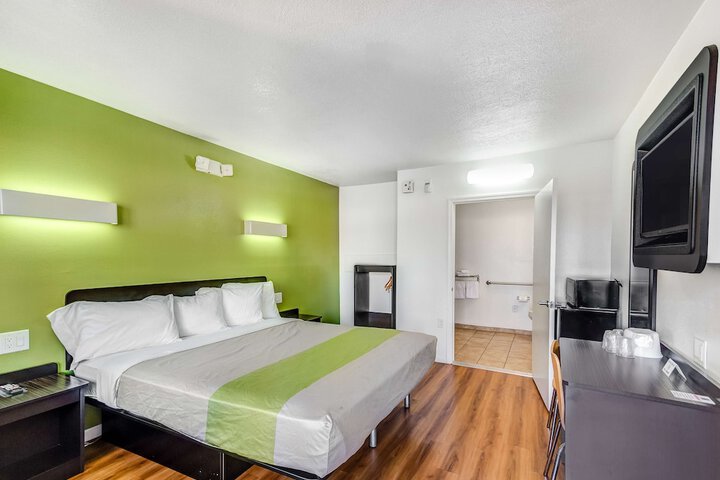 Room 21 of 35
