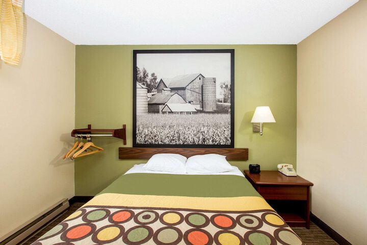 Room 10 of 16