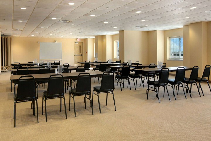Microtel Inn & Suites by Wyndham Quincy Downtown / River Area