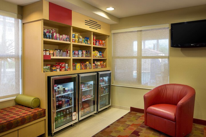 Lounge 19 of 21