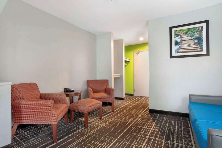 Room 8 of 38