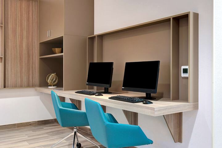 Business Center 53 of 53