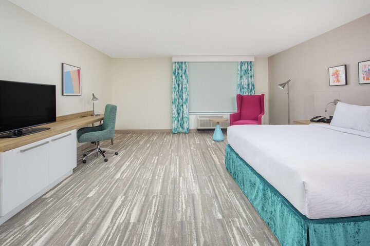 Room 10 of 33