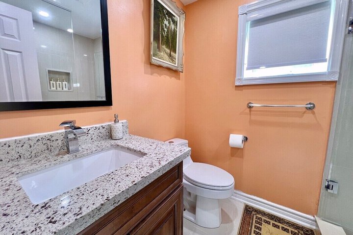 Cozy Home Near Transit & Hillcrest Mall with Free Parking
