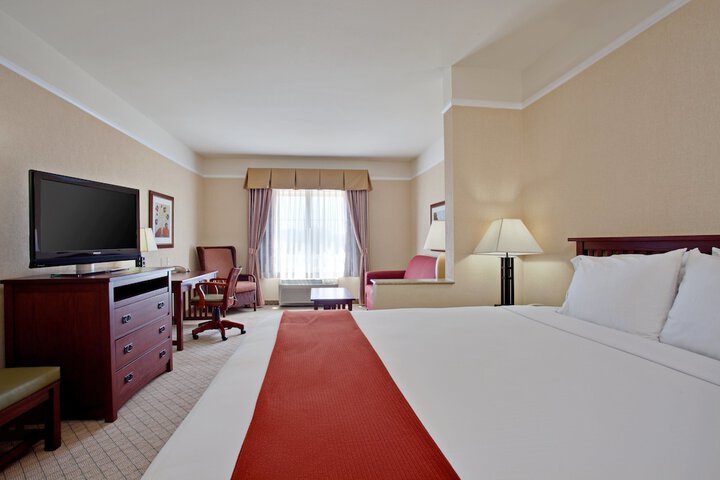 Room 11 of 36