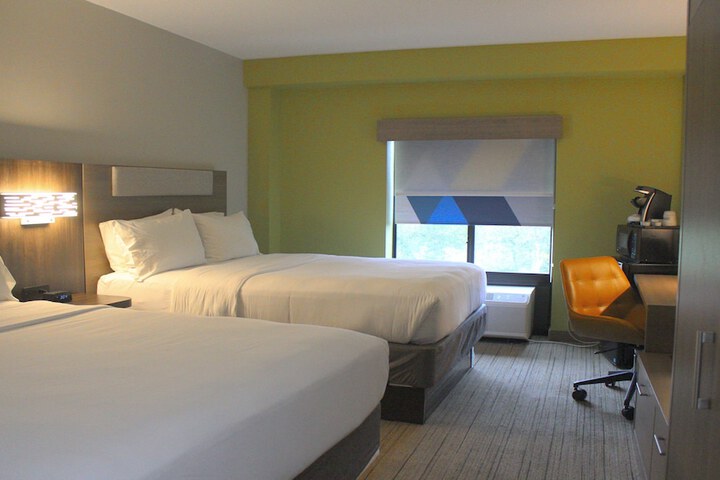 Holiday Inn Express & Suites Hope Mills-Fayetteville Arpt by IHG