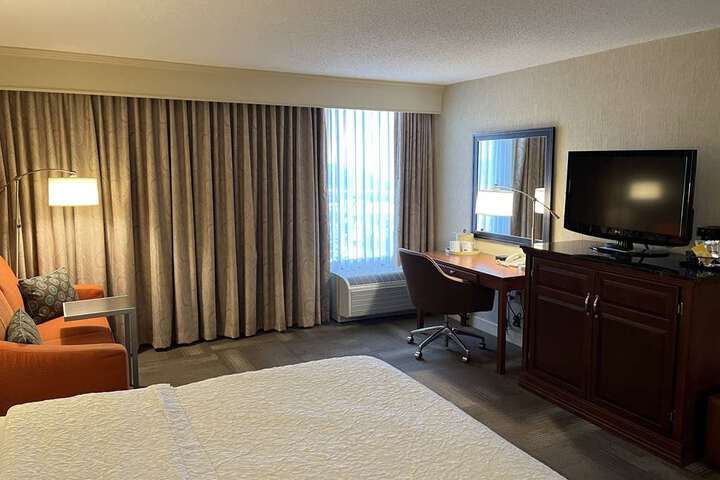 Room 6 of 80