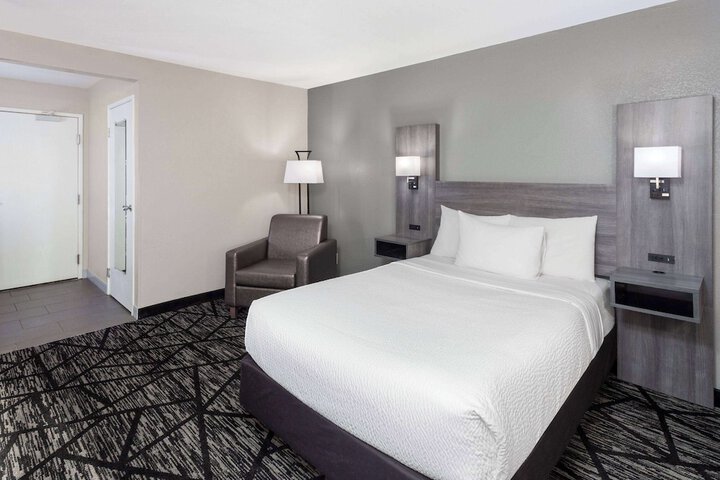 Room 21 of 33