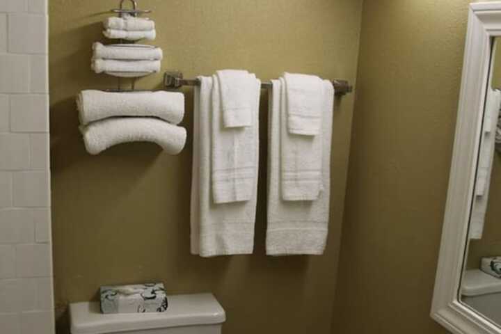 Room 5 of 10