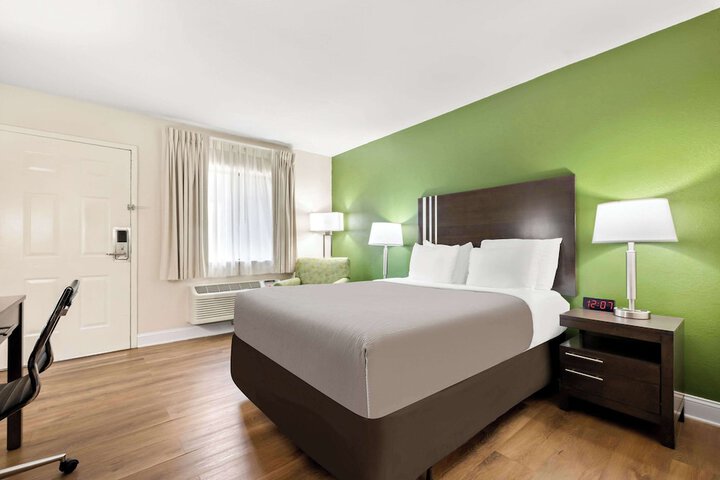 Room 32 of 67