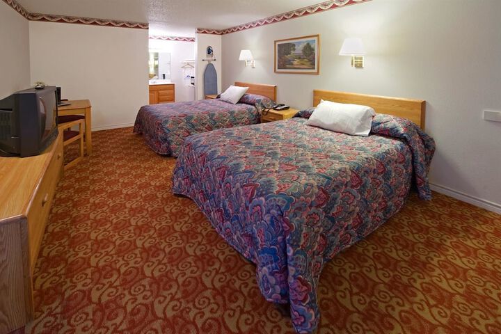 Room 6 of 8