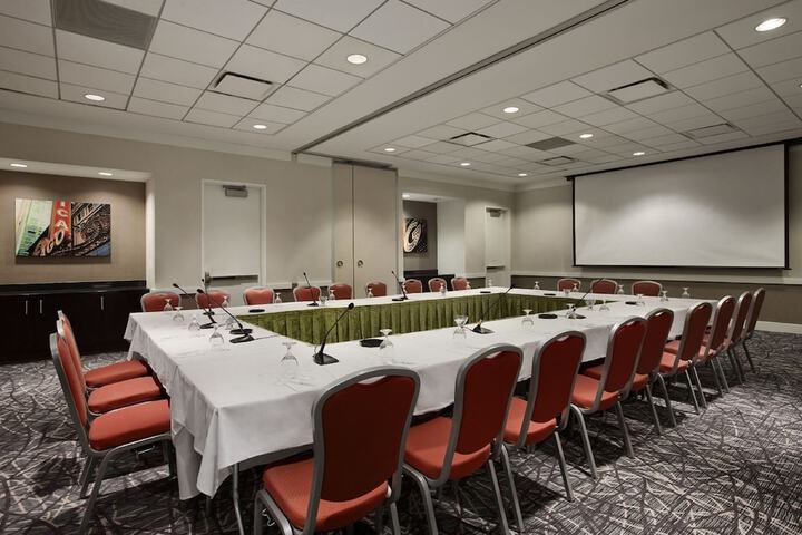 Embassy Suites by Hilton Chicago Downtown Magnificent Mile