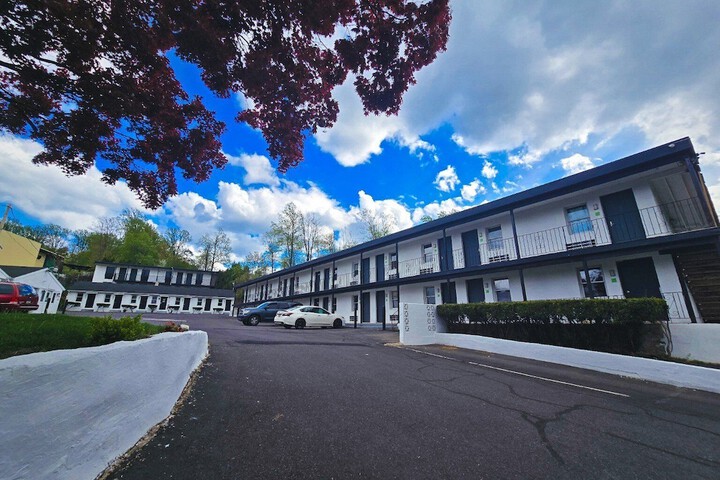 Penn Lodge Hotel & Suites