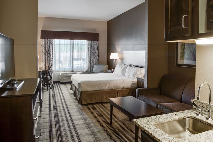 Holiday Inn Express & Suites Nevada by IHG