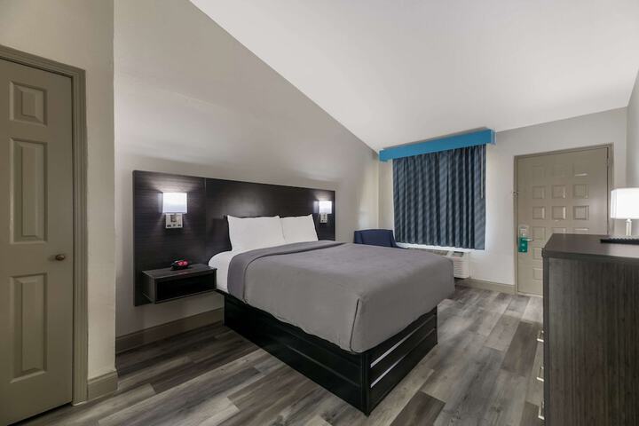 Room 18 of 40