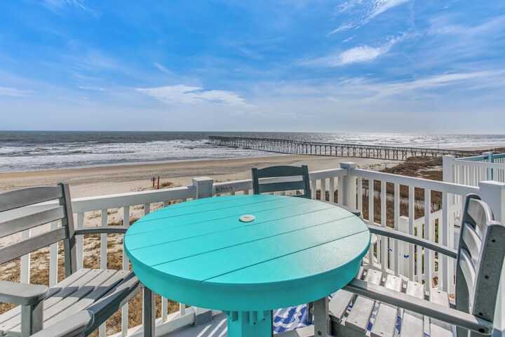 salt & Light Oceanfront Condo w / Pool & Elevator