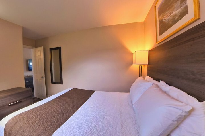 Room 18 of 28