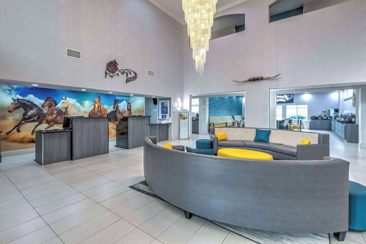 La Quinta Inn & Suites by Wyndham Weatherford