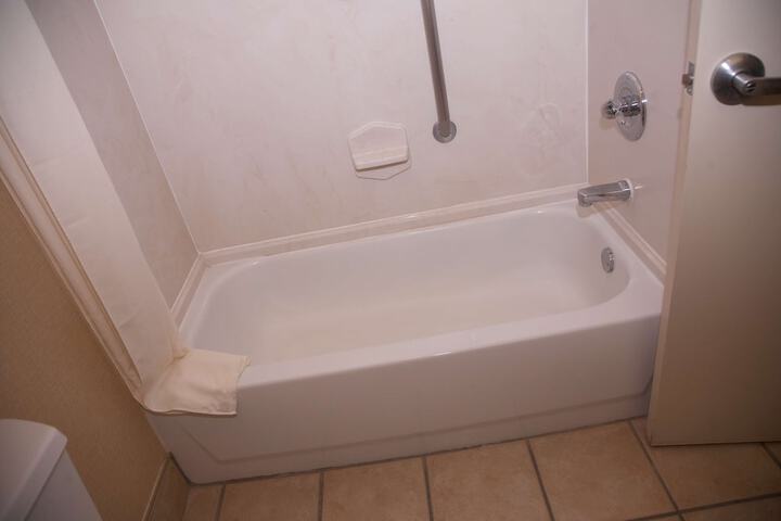 Room 4 of 18