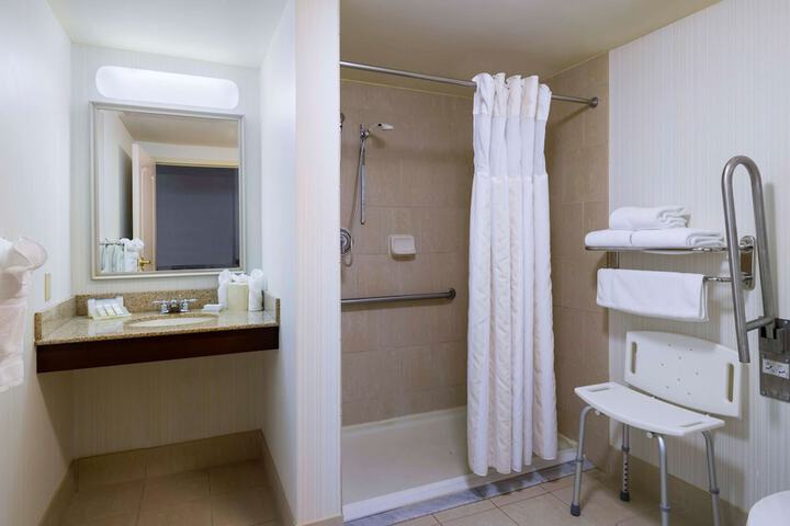 Room 19 of 38
