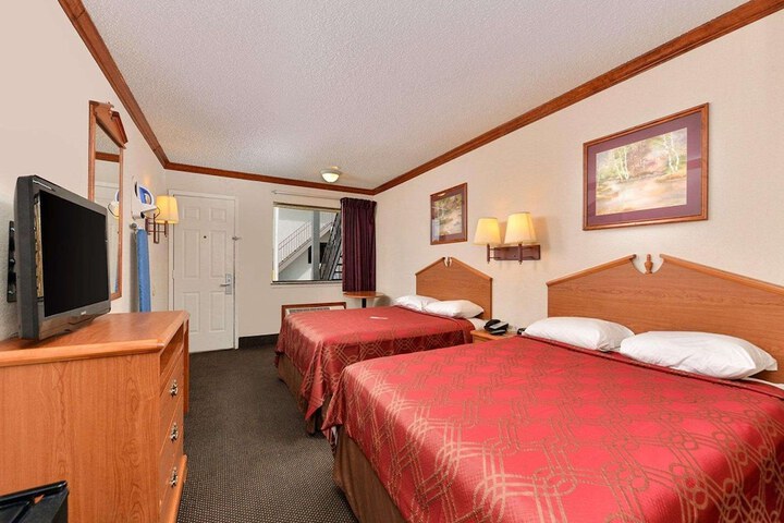 Room 11 of 14