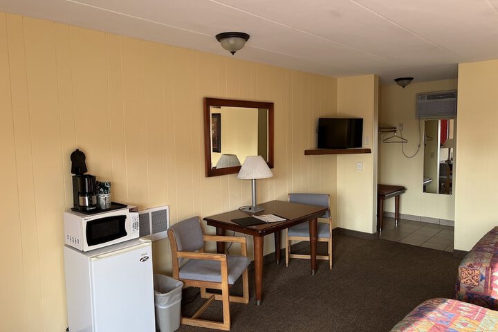 Room 84 of 443