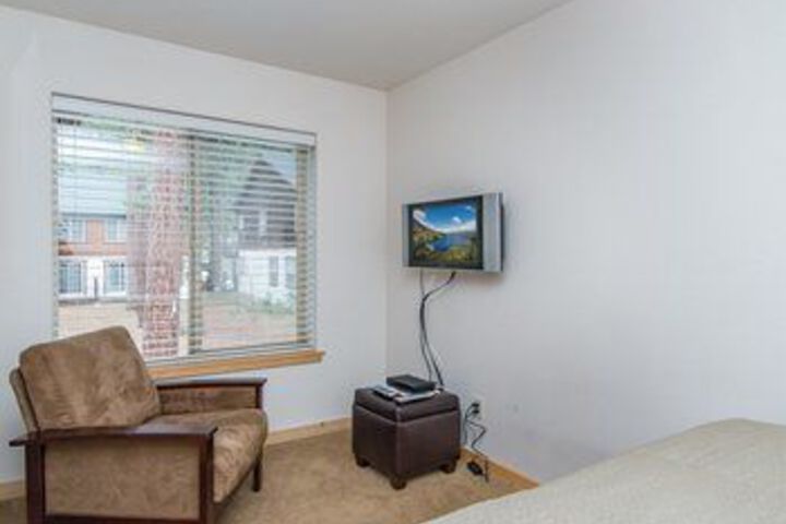 Spacious and Bright near Kings Beach by RedAwning
