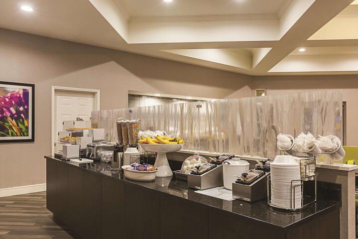 Dining 44 of 51