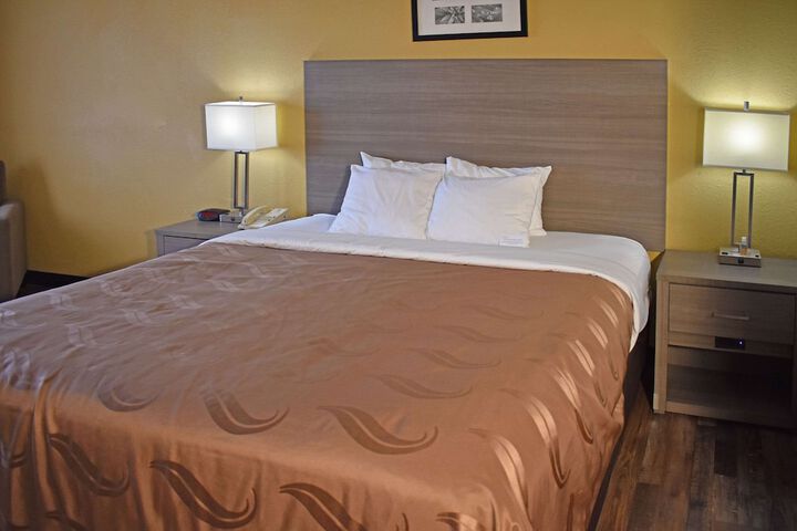 Room 21 of 34