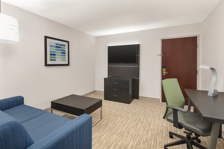 Room 28 of 40