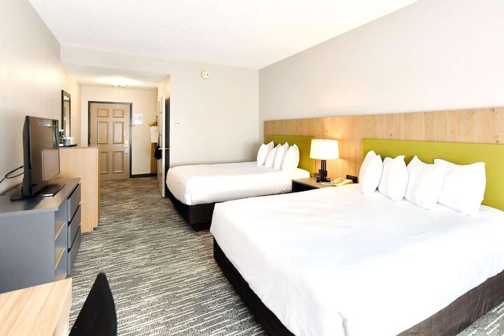 Room 6 of 14
