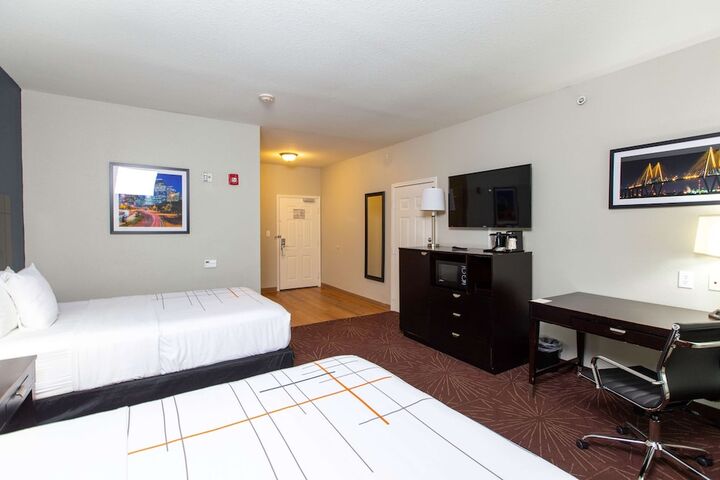 Room 35 of 61