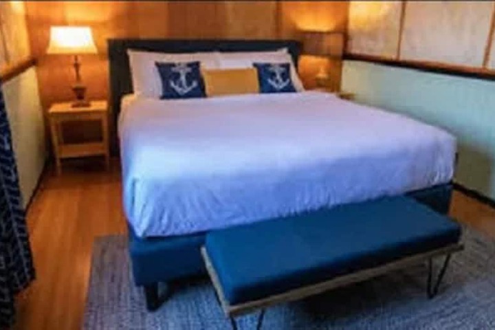 Room 30 of 99
