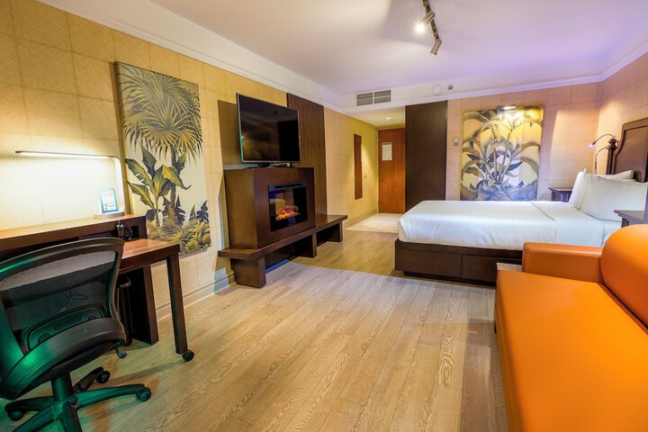 Room 18 of 109
