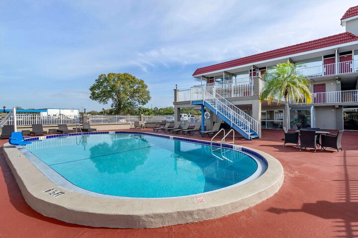 Pool 5 of 28