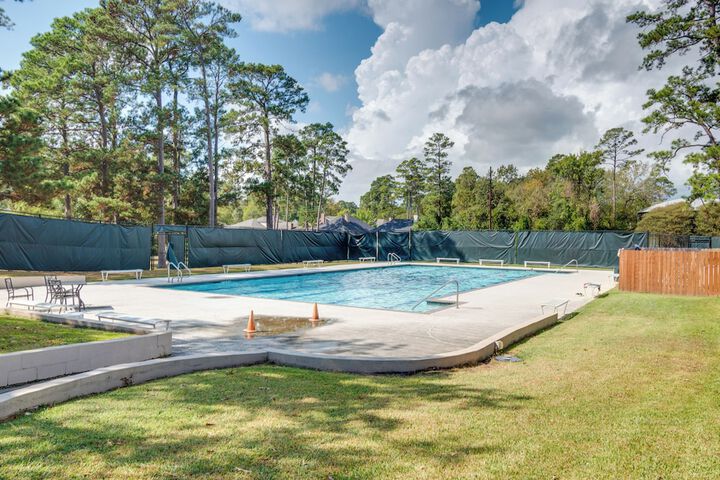 Lake Conroe Condo: Patio & Water Views