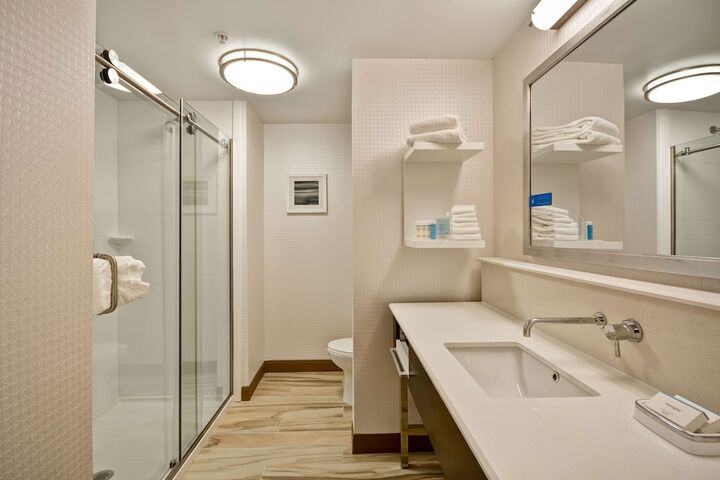 Hampton Inn & Suites Detroit / Warren