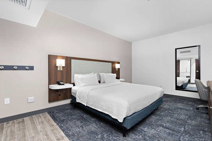 Room 12 of 40