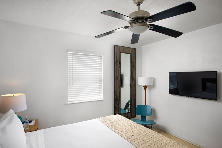 Room 47 of 77