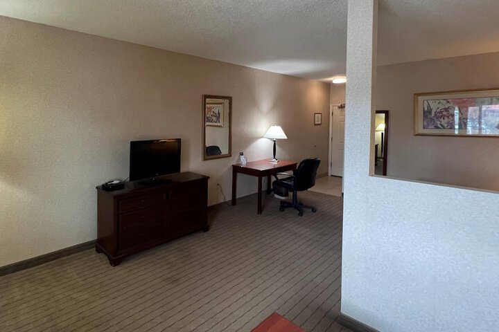 Quality Inn & Suites Grants - I-40