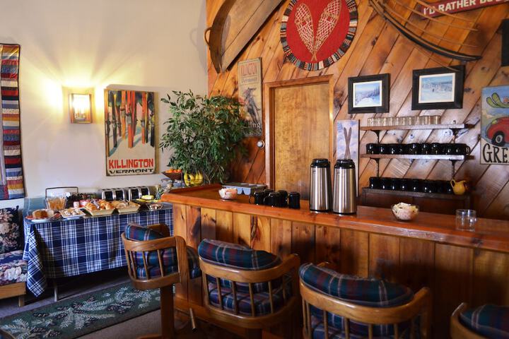 Breakfast/Coffee Service 46 of 68