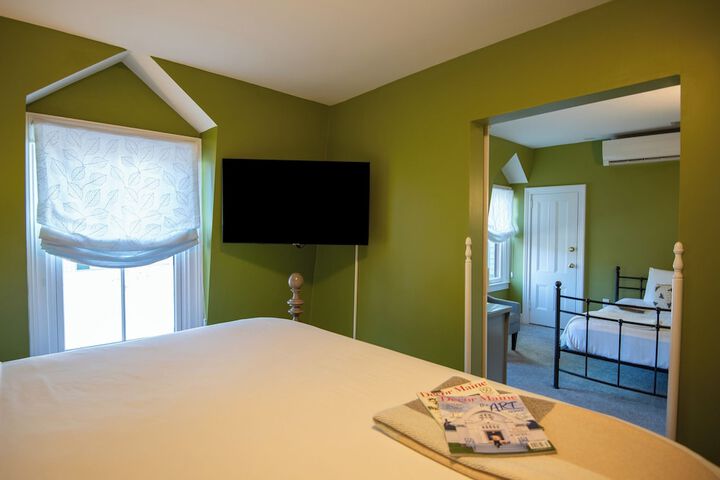 Room 41 of 143