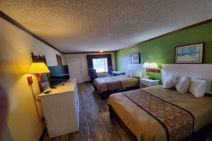 Room 6 of 16