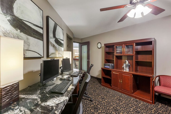 Business Center 28 of 28